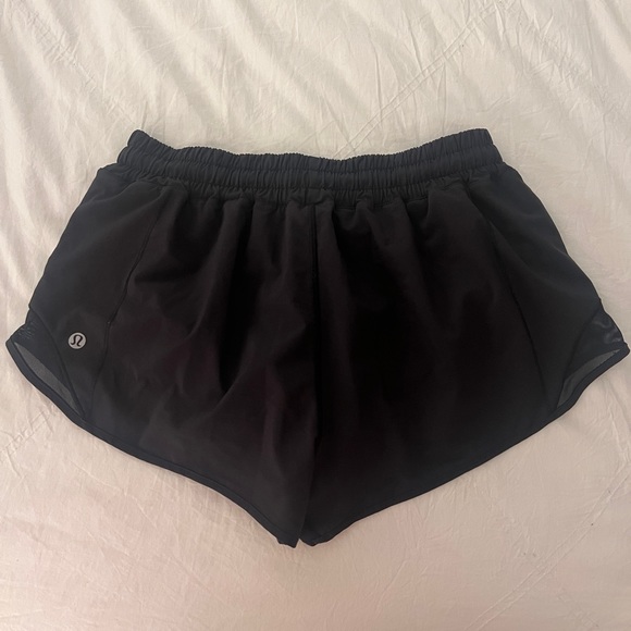 Lululemon Hotty Hot Shorts 2.5 (Low Rise) - Picture 3 of 3